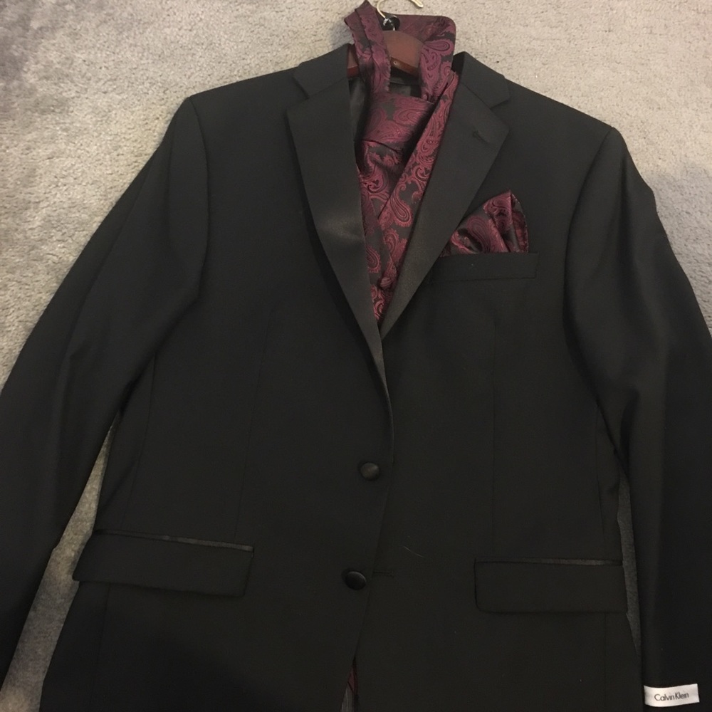 Calvin Klein Men Burgundy Patterned Suit Groom